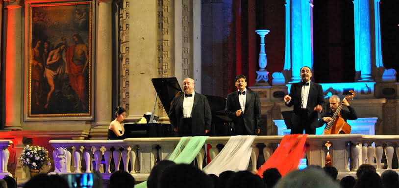 Concert de Noël avec les Trois Ténors : Auditorium Santo Stefano al Ponte Vecchio, avec dîner