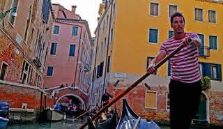 Grand Canal by Gondola with Music & Dinner in Beautiful Venice